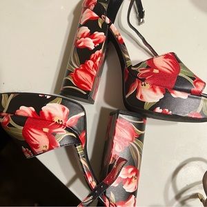 Jeffrey Campbell size 8.5 platform